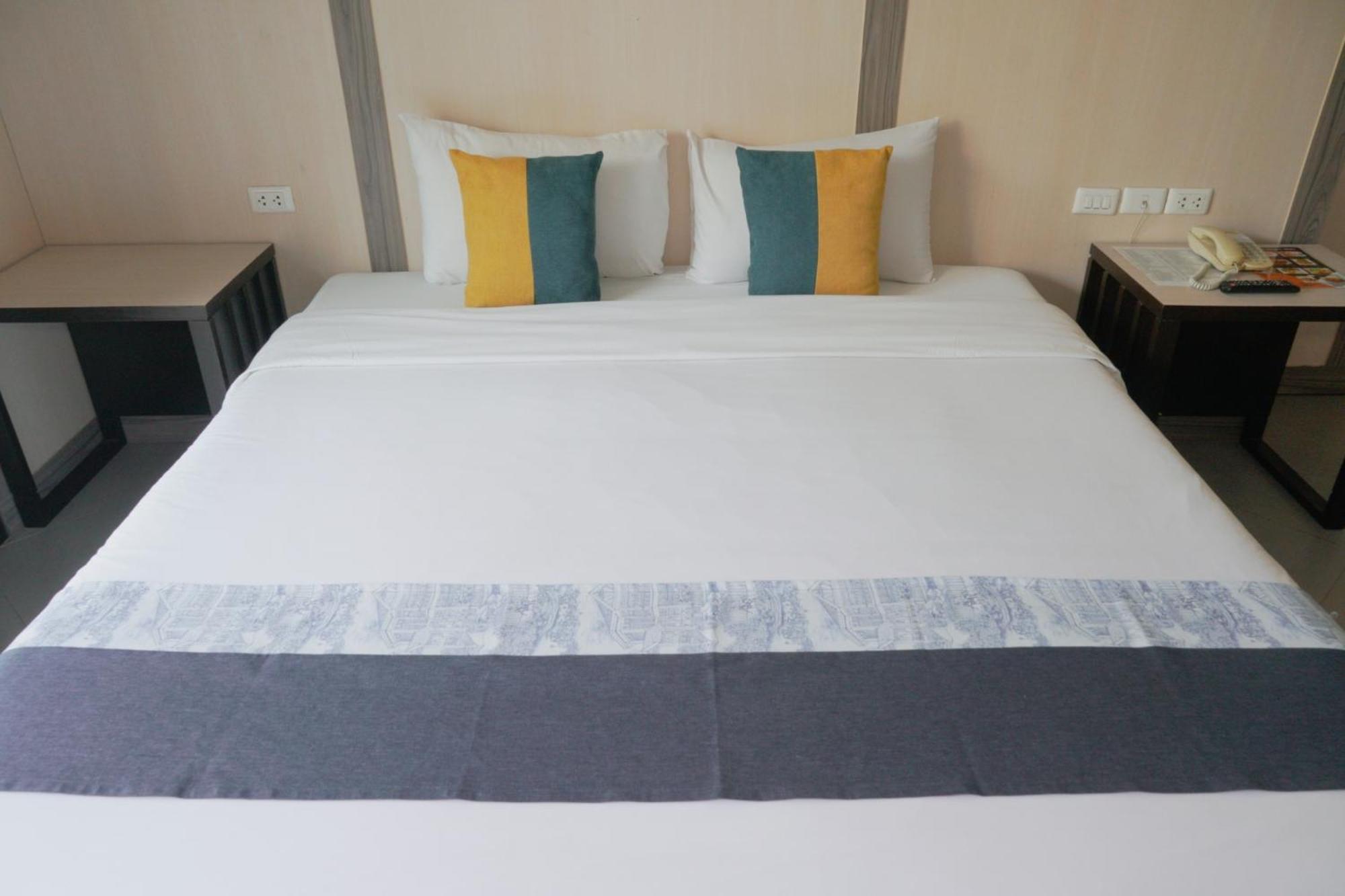 Sea Breeze Jomtien Resort Pattaya Exterior photo